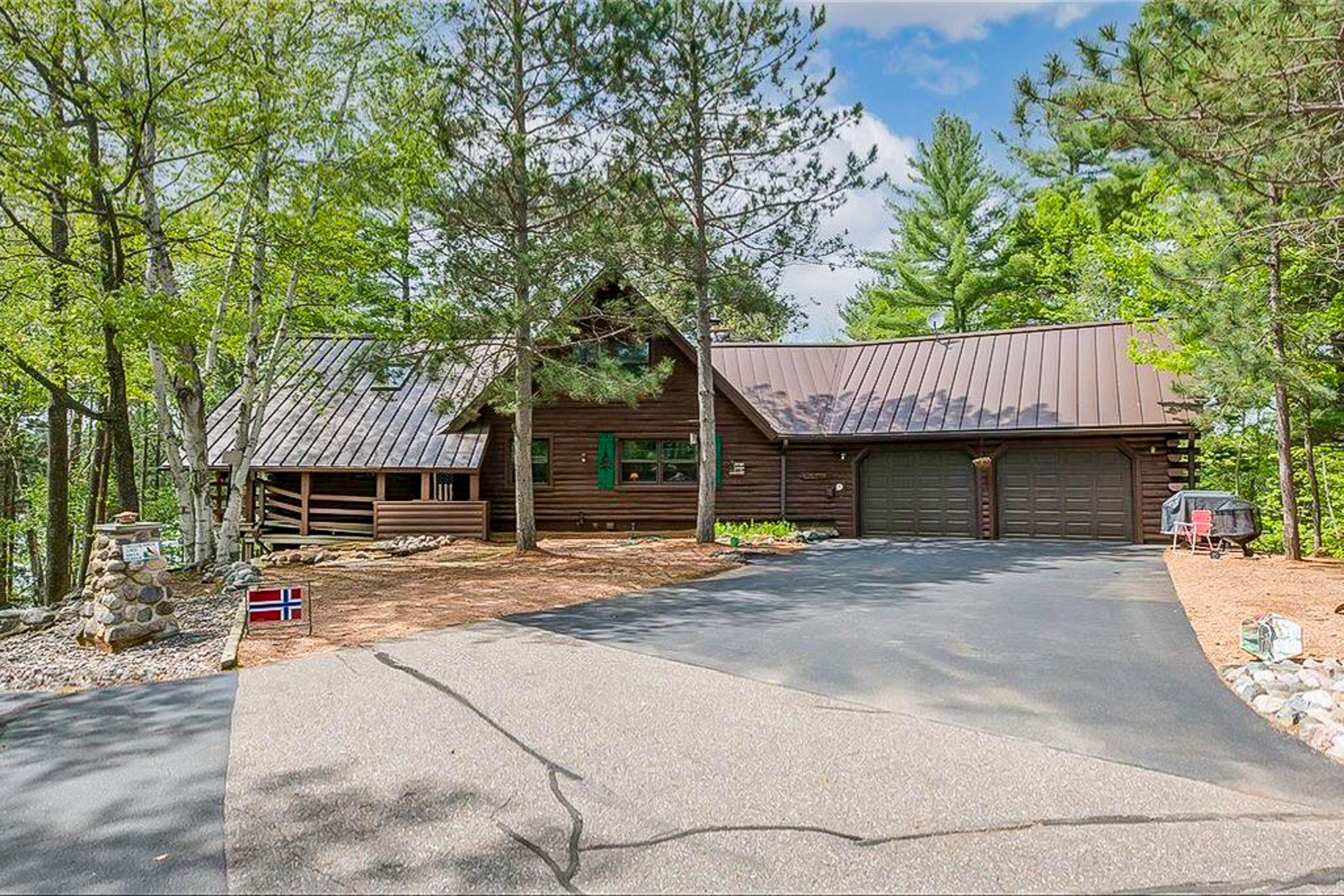 Lakefront home with private dock, two decks, kayaks, & AC