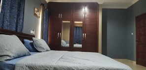 3 Schlafzimmer, Schreibtisch, Bügeleisen/Bügelbrett, kostenloses WLAN