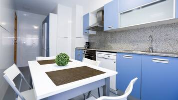 Refrigerador, microondas, horno y lavavajillas
