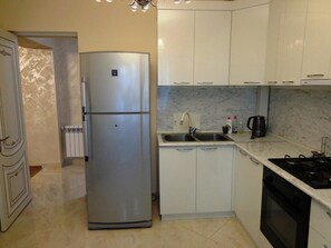 Oven, stovetop, coffee/tea maker, toaster