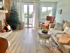 Smart TV, fireplace, ping pong - Wander Inn with The Woods Mtn Views/Pool/Hot Tub/Ski/Tube! (Beech Mountain)