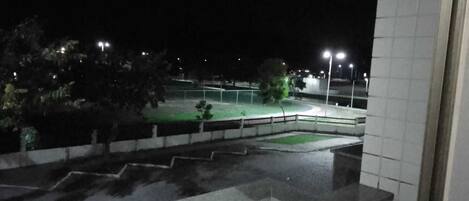 المنطقة المحيطة بالمنشأة