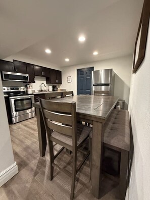 Coffee/tea maker, fridge, microwave, oven