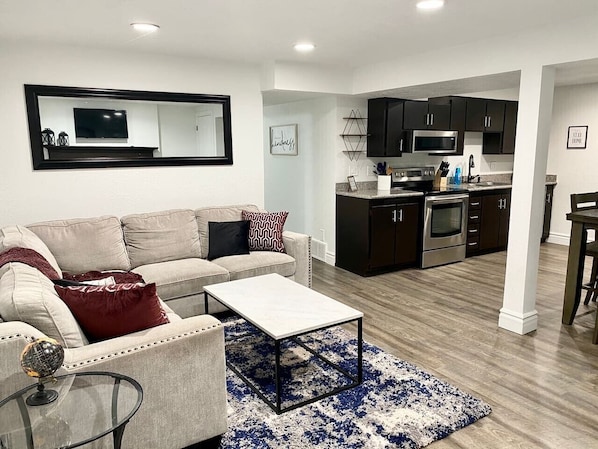 Smart TV, fireplace