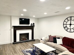 Smart TV, fireplace