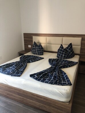 1 bedroom, desk, free WiFi, bed sheets