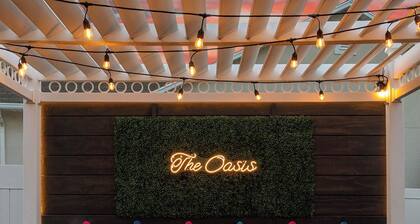 Fun and Spacious Family Oasis + Hot Tub + Ping Pong