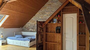 3 Schlafzimmer, Reisekinderbett, kostenloses WLAN, Bettwäsche