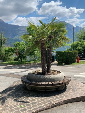 Property grounds - Lake view apartment with pool and tennis (Valbrona)