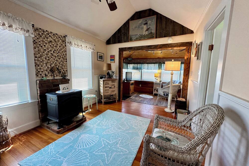7 Beachside Inn