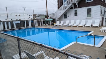Piscine extérieure (ouverte en saison)