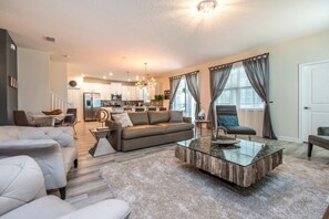 TV, DVD player - New Listing! Champions Gate Resort, 10mi to Disney & 21mi to Universal - FS363659 (Davenport)