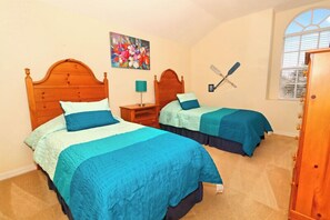 5 slaapkamers, een bureau, een strijkplank/strijkijzer, gratis wifi