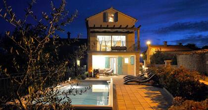 Villa Gisella with heated swimming pool