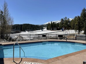 Alberca techada y alberca climatizada