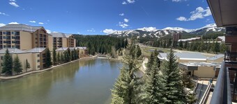 Bright Haus Lakeview at the Village at Breck ,Stunning Views, Ski In/Out In Town