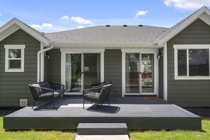 Terrace/patio - Huge Yard. Hot Tub. Playground. Trampoline. (Orem)