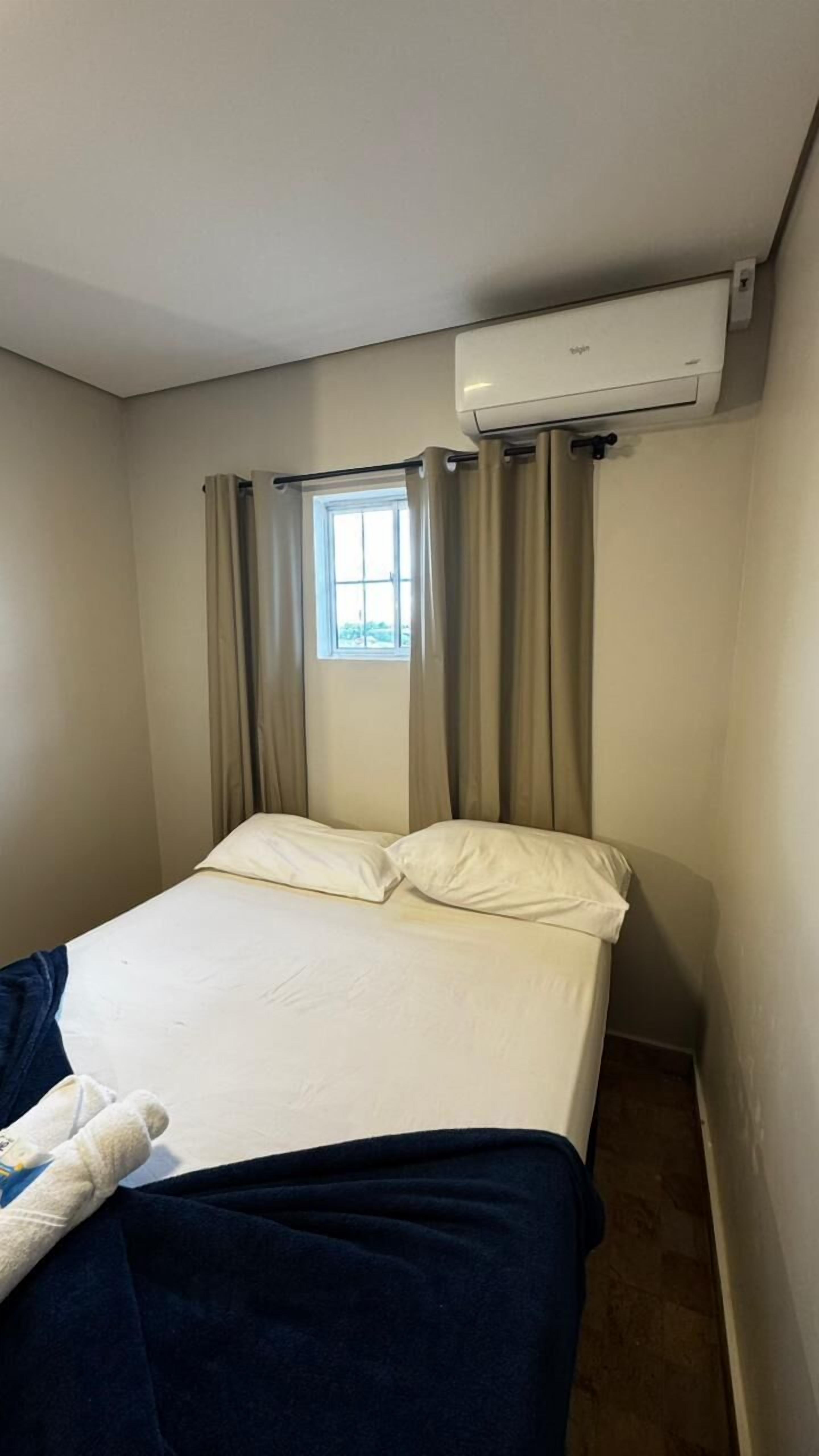 Habitación económica, 1 habitación, Aire acondicionado, vistas a la ciudad | Ropa de cama de alta calidad, colchones Select Comfort, minibar