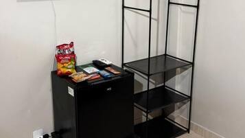 Quarto econômico, 3 quartos, banheiro compartilhado, vista para a cidade | Roupas de cama premium, camas Select Comfort, frigobar