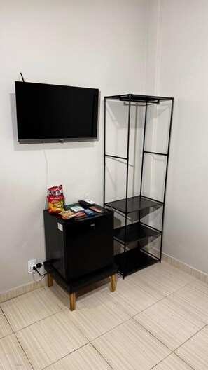 Economy Room, 3 Bedrooms, Shared Bathroom, City View | Premium bedding, Select Comfort beds, minibar, individually decorated - RIACHO HOTEL (Riacho Fundo II)