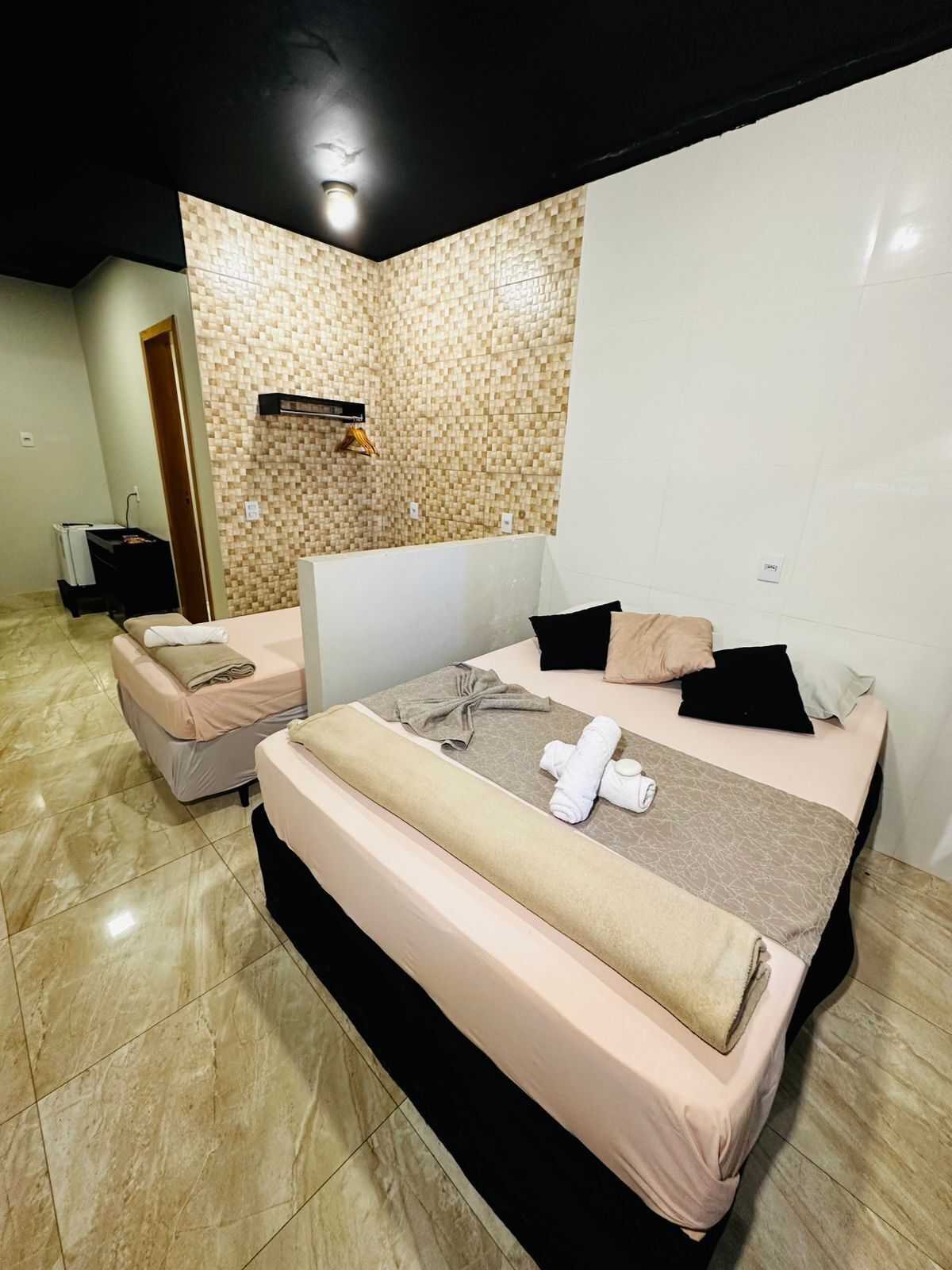 Quarto premium, 1 quarto, ar-condicionado, vista para a cidade | Roupas de cama premium, camas Select Comfort, frigobar