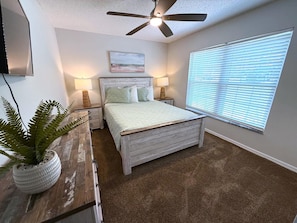3 bedrooms, iron/ironing board, WiFi, bed sheets - 1116MCD Lake View in Southern Dunes (Haines City)
