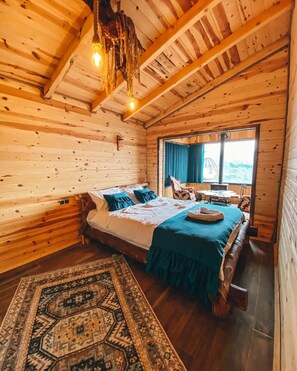 1 Schlafzimmer, hochwertige Bettwaren, Minibar, individuell dekoriert
