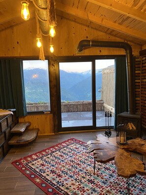 Honeymoon-Chalet | Hochwertige Bettwaren, Minibar, individuell dekoriert, Schreibtisch