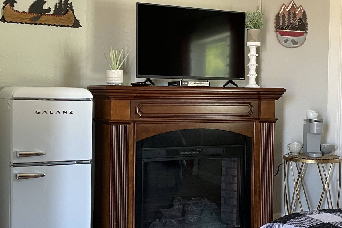 1 bedroom, egyptian cotton sheets, premium bedding, memory-foam beds