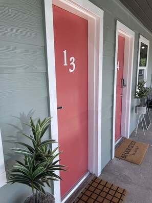 Egyptian cotton sheets, premium bedding, memory-foam beds, bed sheets - Millz Manor at Fall River Millz (Fall River Mills)