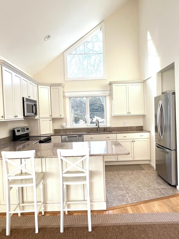 Private kitchen - Pristine Remsenburg Retreat to Play & Work All Summer Long (Remsenburg)