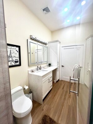 A modern bathroom with a white sink, mirror, and toilet. - Pristine Remsenburg Retreat to Play & Work All Summer Long (Remsenburg)