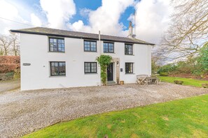 Exterior - Middlefield Cottage, rural location close to lake (Coniston)