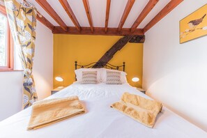 3 bedrooms, iron/ironing board, free WiFi, bed sheets