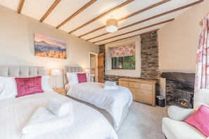 2 bedrooms, iron/ironing board, free WiFi, bed sheets