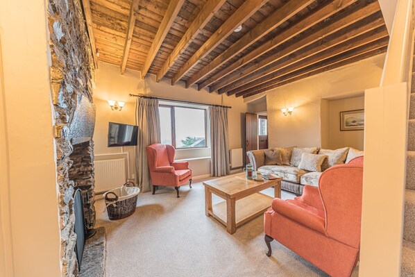 Smart TV, fireplace