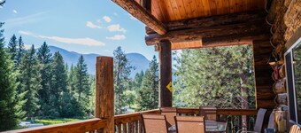 Martin City Log Cabin, just a hop away from Glacier National Park