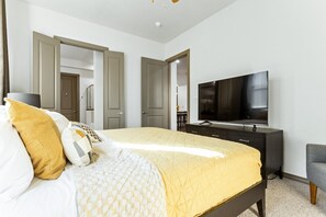 4 bedrooms, desk, iron/ironing board, free WiFi