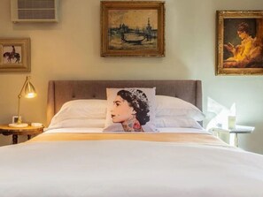 5 bedrooms, desk, iron/ironing board, WiFi