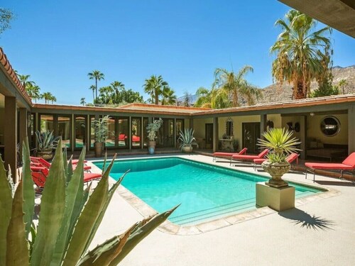 Villa Carmelita - The Sonny & Cher House