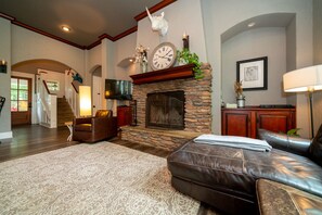 Smart TV, fireplace, video games, DVD player - Not a Resort. Not a Rental. Something Better… (Lindale)