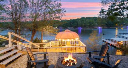 AMAZING COVE! 3 Bed/2Ba Lakefront Home - Hot Tub, Smart TVs, EV Charger, Firepit