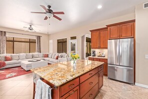 Interior - Sunny & Spacious * Heated Pool (fee incl) * Walk to the Lakes & Parks! (Goodyear)