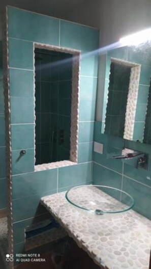 Bathtub, hair dryer, bidet, towels