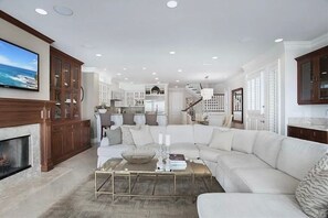 Fireplace - Bayfront location on Balboa Peninsula! (Newport Beach)