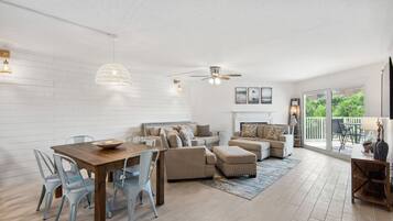 TV connectée, livres, écrans d'ordinateur