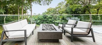 Hilltop Villa overlooking the Harbor with gorgeous sunsets