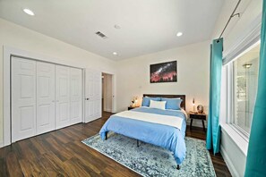 4 bedrooms, desk, iron/ironing board, free WiFi