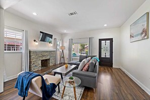 Smart TV, futbolito y oficina 