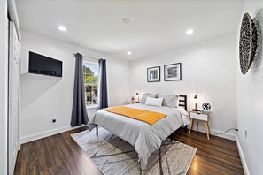 4 chambres, bureau, fer et planche à repasser, accès au Wi-Fi (inclus)